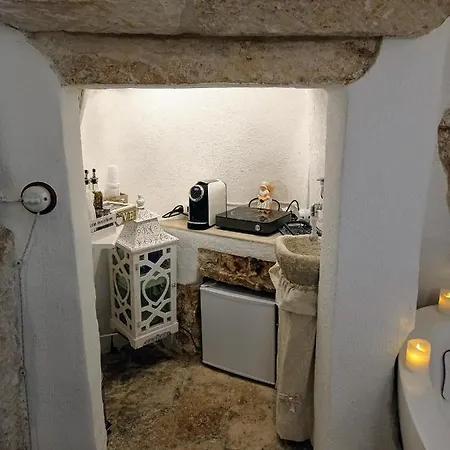 Nella Roccia אוסטוני