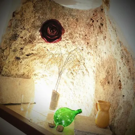 Nella Roccia אוסטוני