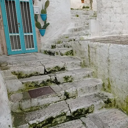 Nella Roccia אוסטוני